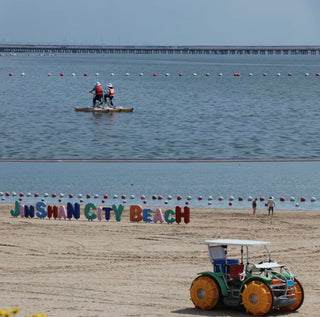 Jinshan City Beach, Shanghai: Beach Entry with Water Go-Kart, Motorboat, Speedboat photo 3